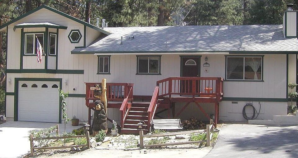 Front Deck - Garage.
