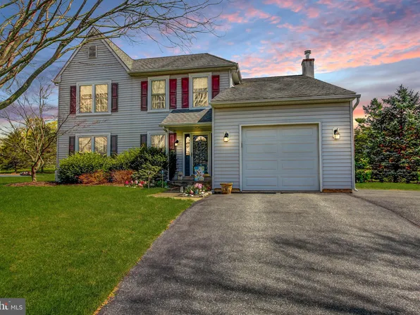 6 Donna Dr, Royersford, PA 19468