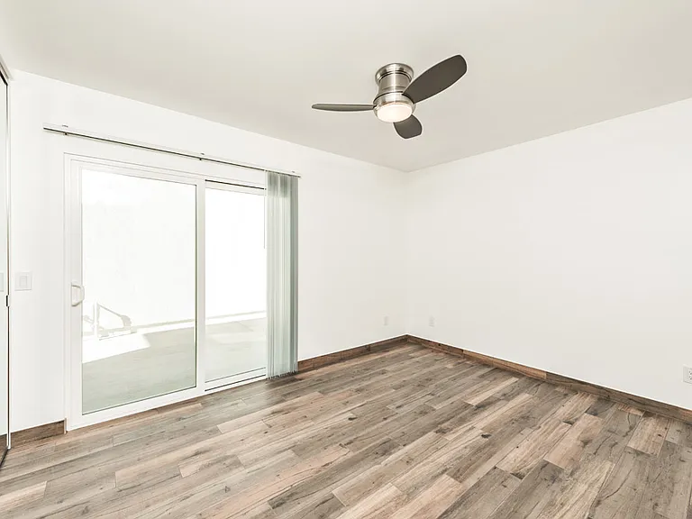 557 N Olive St #B — Photo 8