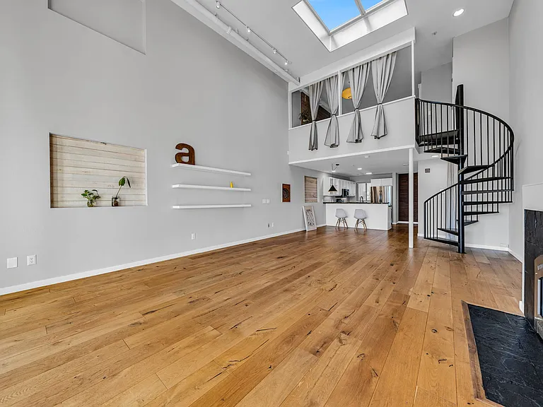 950 Harrison St #212 — Photo 2