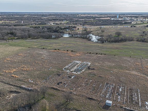 2nd image of 33495 Airline Rd