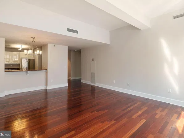 1500 Chestnut St APT 19C, Philadelphia, PA 19102