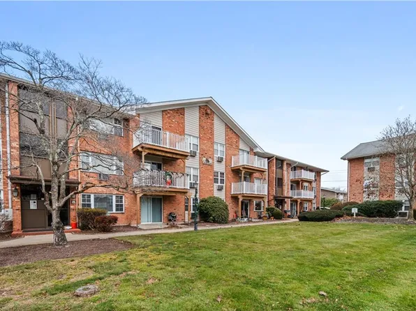 23 Bullocks Point Ave APT 8A, Riverside, RI 02915