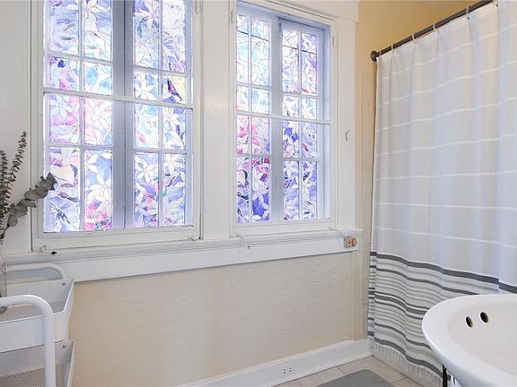 4th image of 4807 Carondelet St