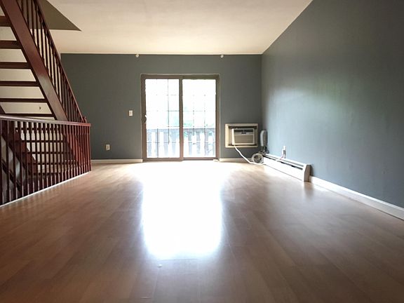 2nd image of 20 Elmwood Park Dr