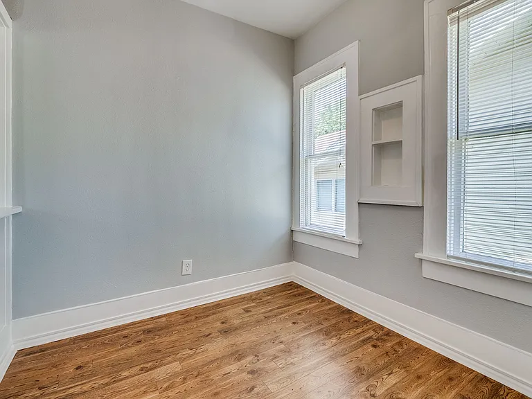 5211 Worth St #6 — Photo 11