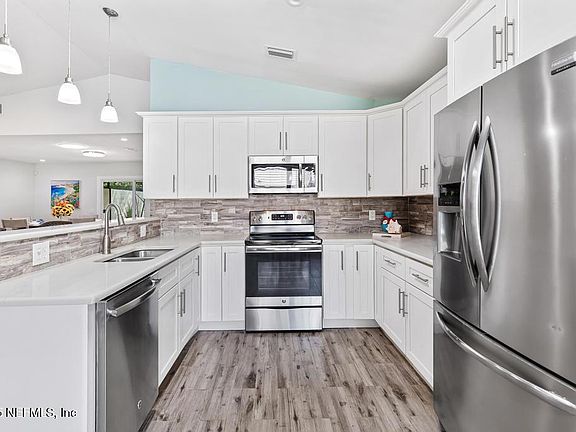 4th image of 2722 VERSAILLES Court
