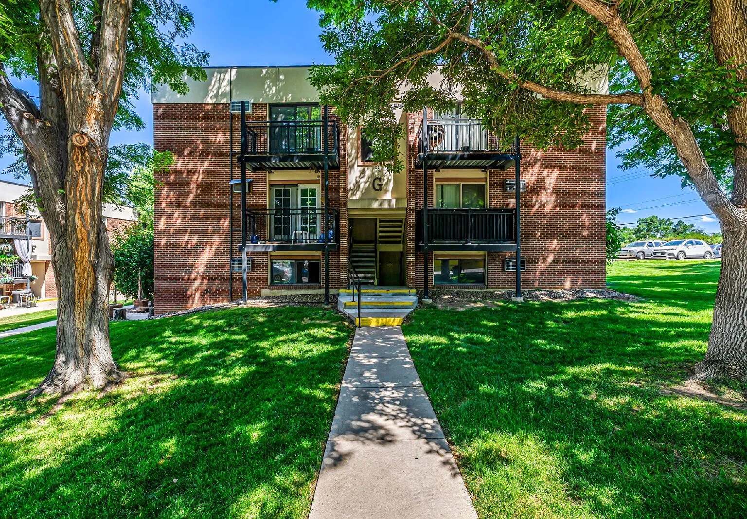 2 bed, 1.0 bath, 833 sqft, $1,295 — Photo 1