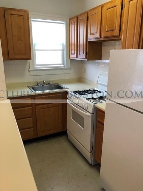 1st image of 454 Salem St