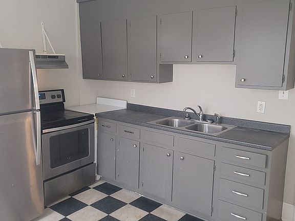 3rd image of 624 W 1st St APT B