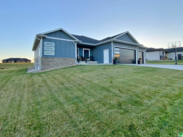 514 20th St SE, Le Mars, IA 51031