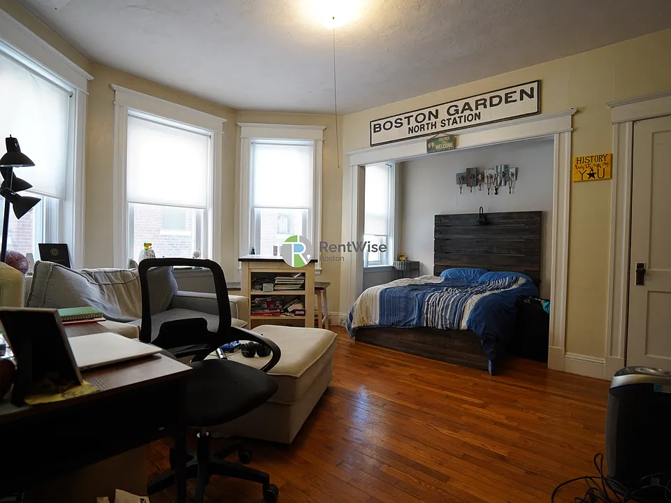 219 Kelton St #3