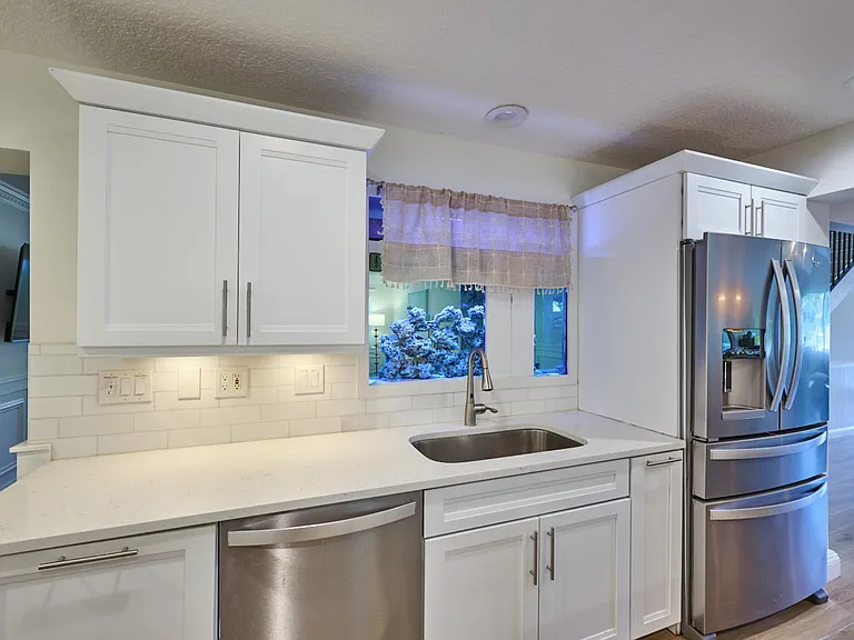 100 Neptune Dr — Photo 19