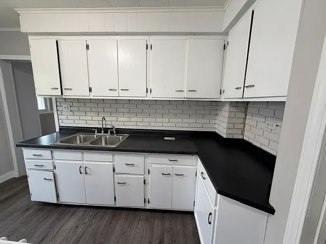 1214 Queen St — Photo 12