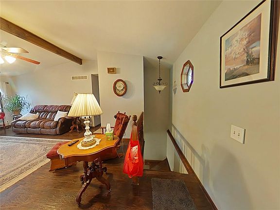 5th image of 32 Mackenzie Dr