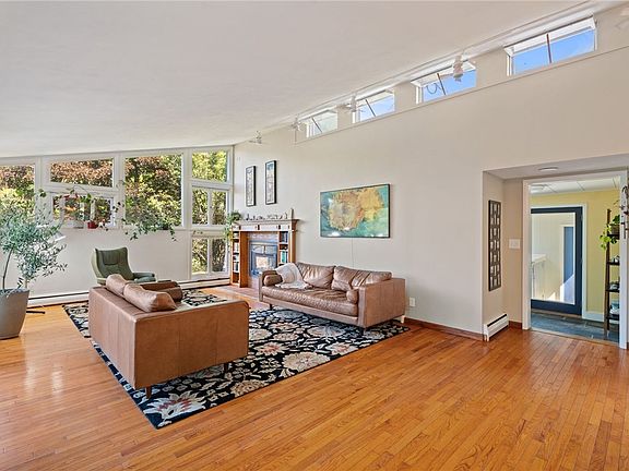 4th image of 37 Woodcrest Ave