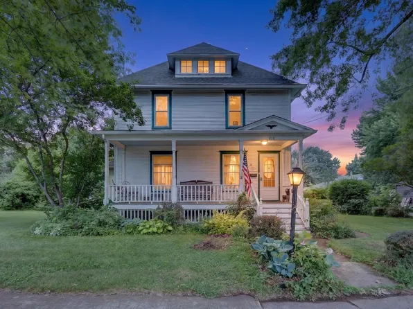 215 W Harrison St, Belvidere, IL 61008