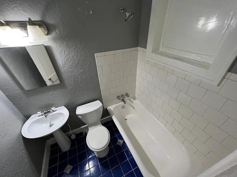 456 13th Ave NE #9 — Photo 8