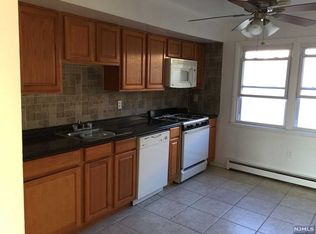 441 5th St, Palisades Park, NJ 07650
