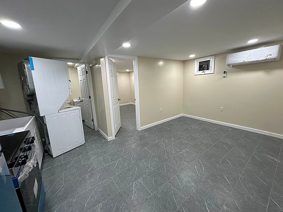 3rd image of 1534 Vyse Ave #B