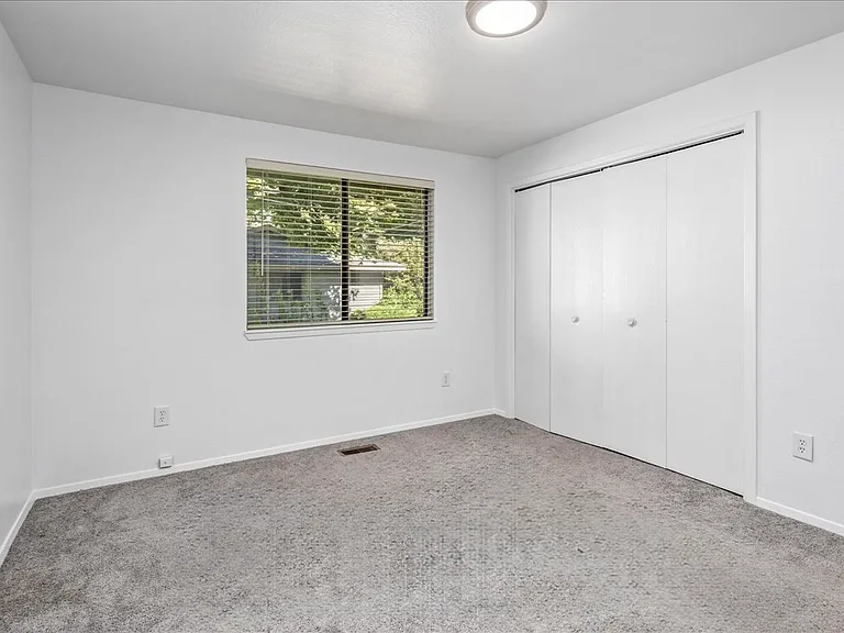 2302 W Canal St — Photo 29