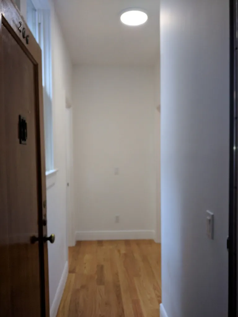 1 bed, 350 sqft, $2,400 — Photo 4