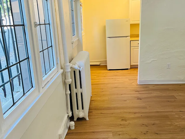 Charming archway to kitchen
