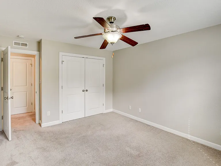 813 Evelyn Way — Photo 11