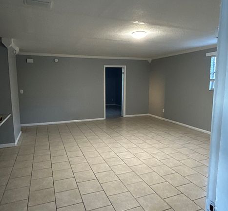 5th image of 6412 New Kings Rd #2
