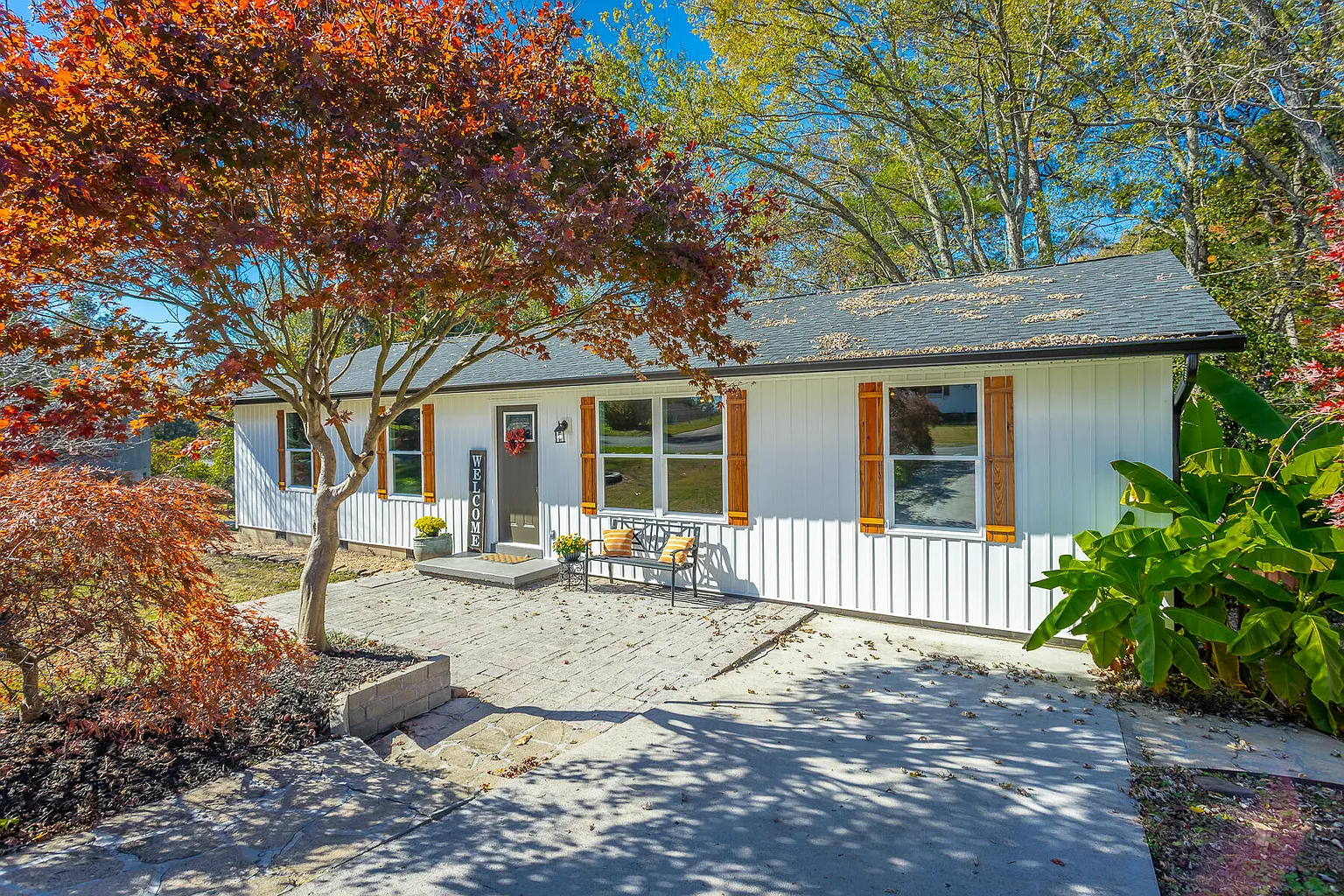 1303 Campbell Cres photo 1