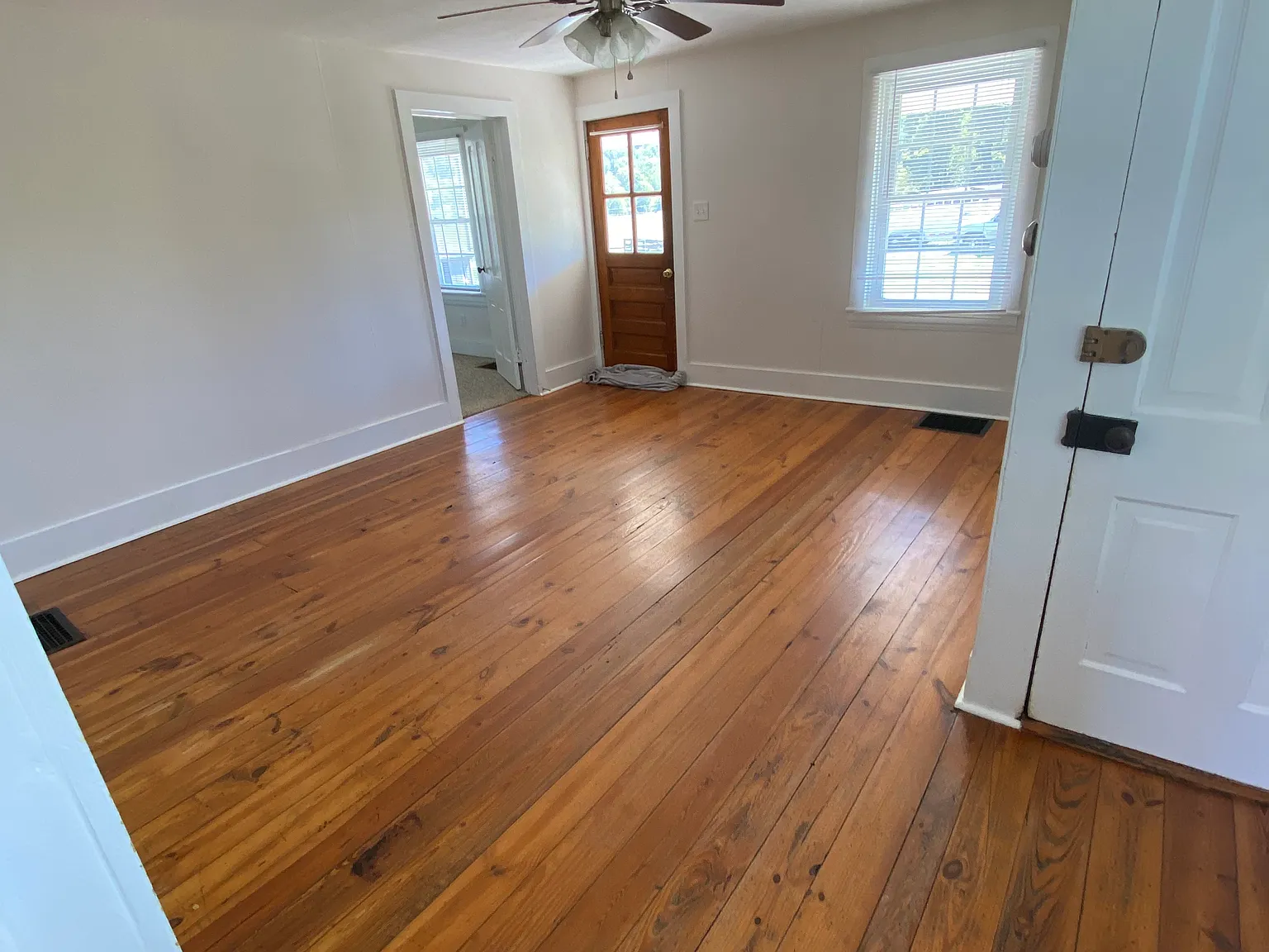 3 bed, 1800 sqft, $1,300 — Photo 3