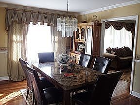 3rd image of 1508 Robin Hood Ln