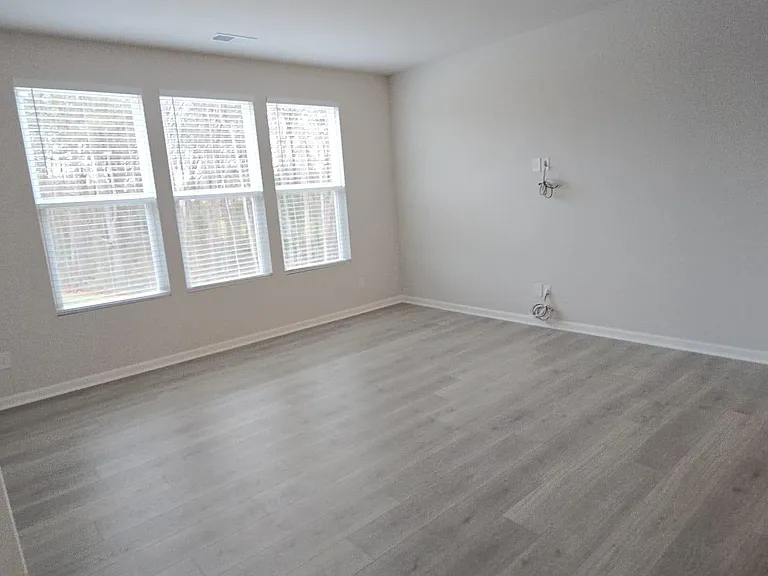 2324 Donnelly Hills Ln — Photo 13