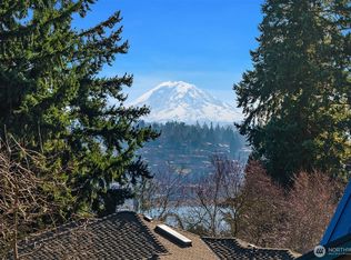 6907 96th Avenue SE, Mercer Island, WA 98040