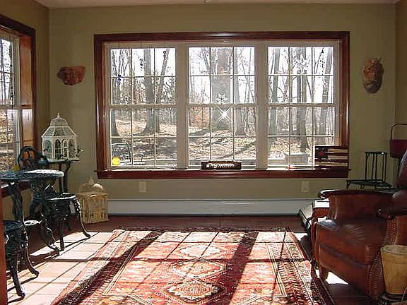 3rd image of 909 Clemmer Ln