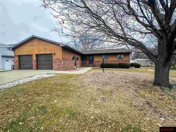 907 N Nicollet St, Winthrop, MN 55396