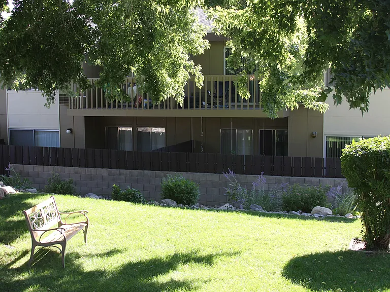 Plumas Garden Apartments — Photo 9