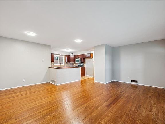 5th image of 601 Santen Dr