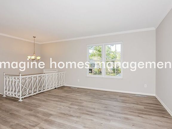 3rd image of 908 Broadhurst Dr