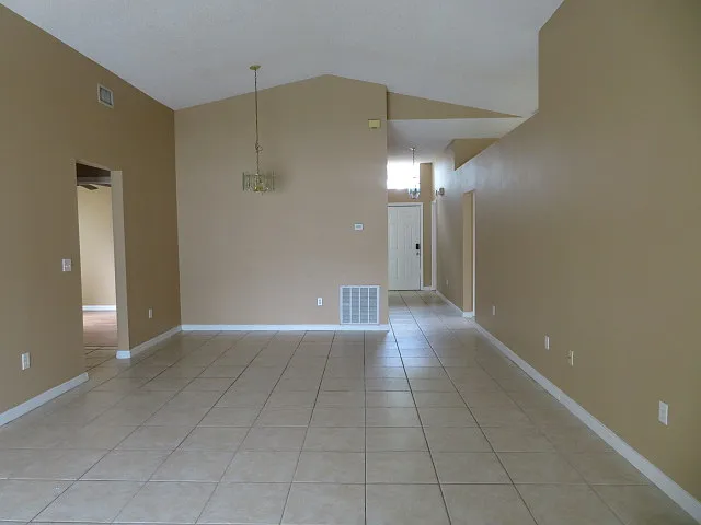 1040 Winding Water Way — Photo 4