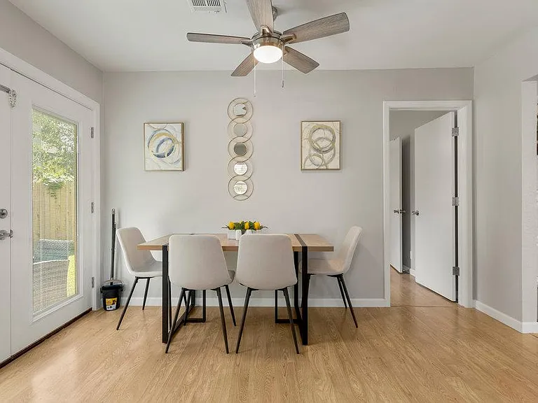 E 67th Pl — Photo 8