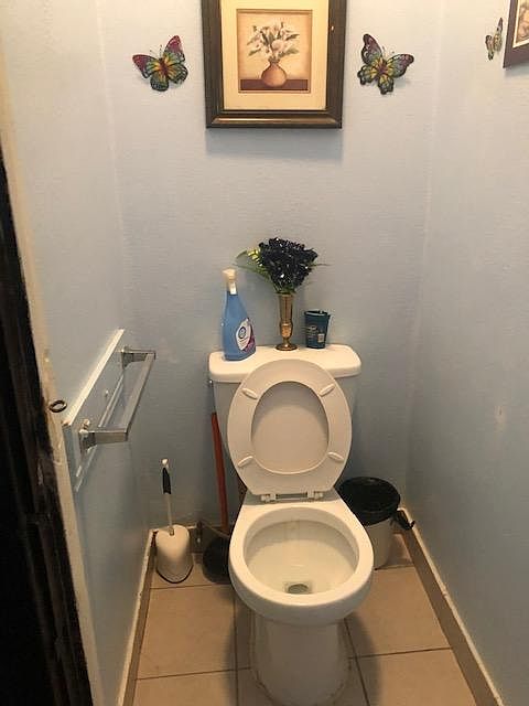 1st image of 837 N G St