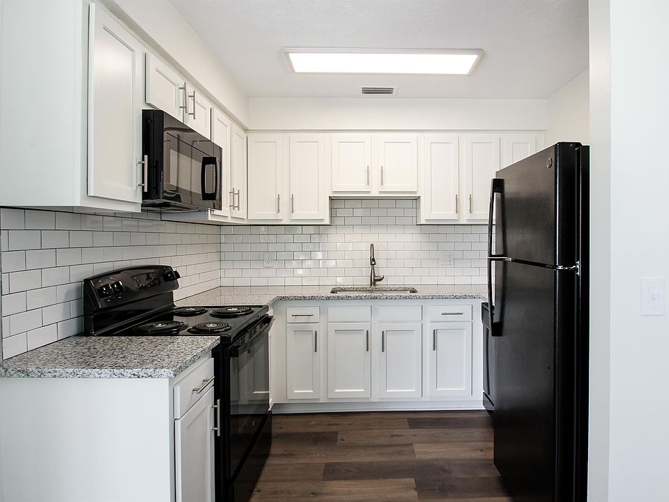 1st image of 1435 Smith St #4