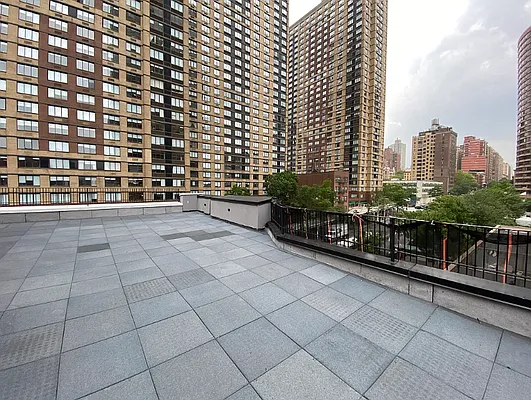 Rented by Loom Capital Group Inc. | media 32