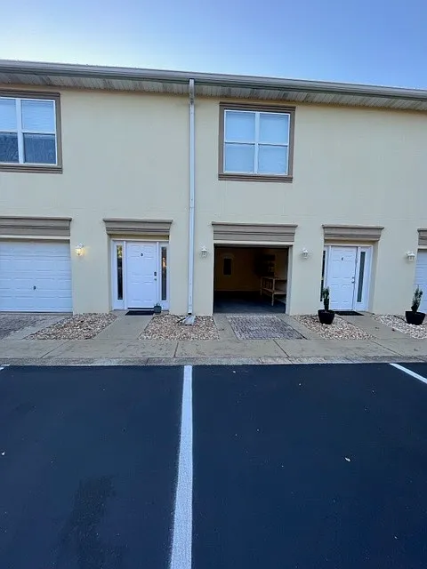 2 bed, 2.5 bath, 1296 sqft, $2,000 — Photo 3