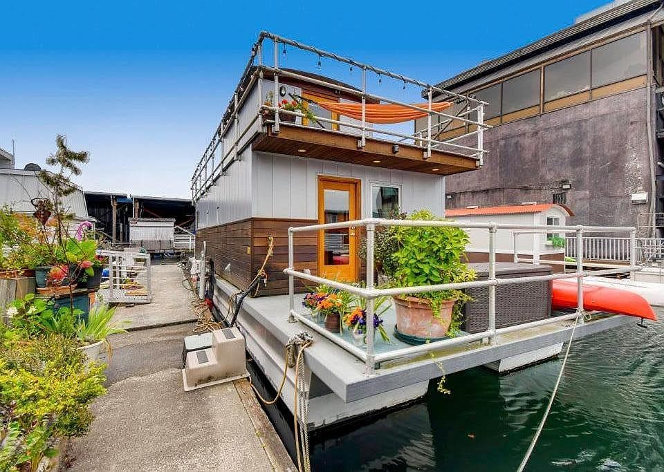 The Knot Home houseboat