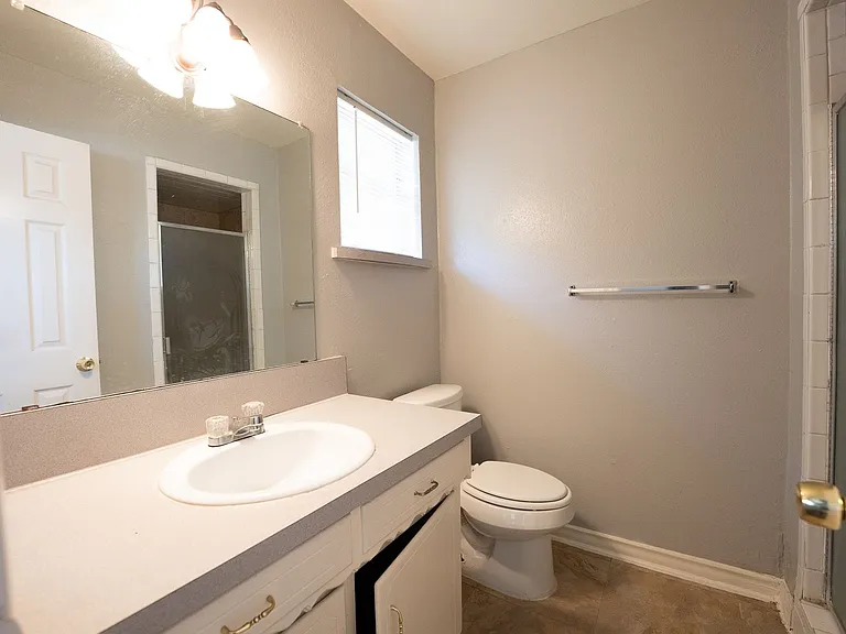 614 N Young Blvd — Photo 13