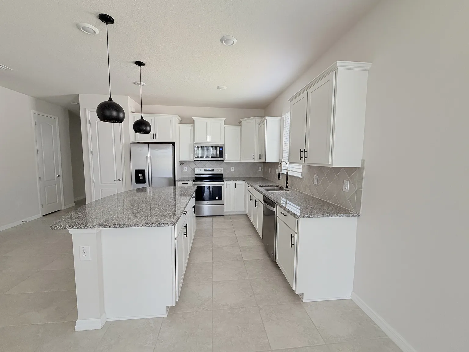 3/2/2 Located In Spring Hill In Talavera! — Photo 3