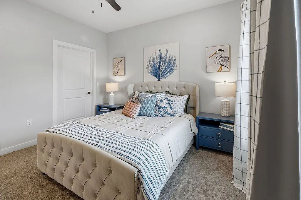 Zephyr Apartments — Photo 3
