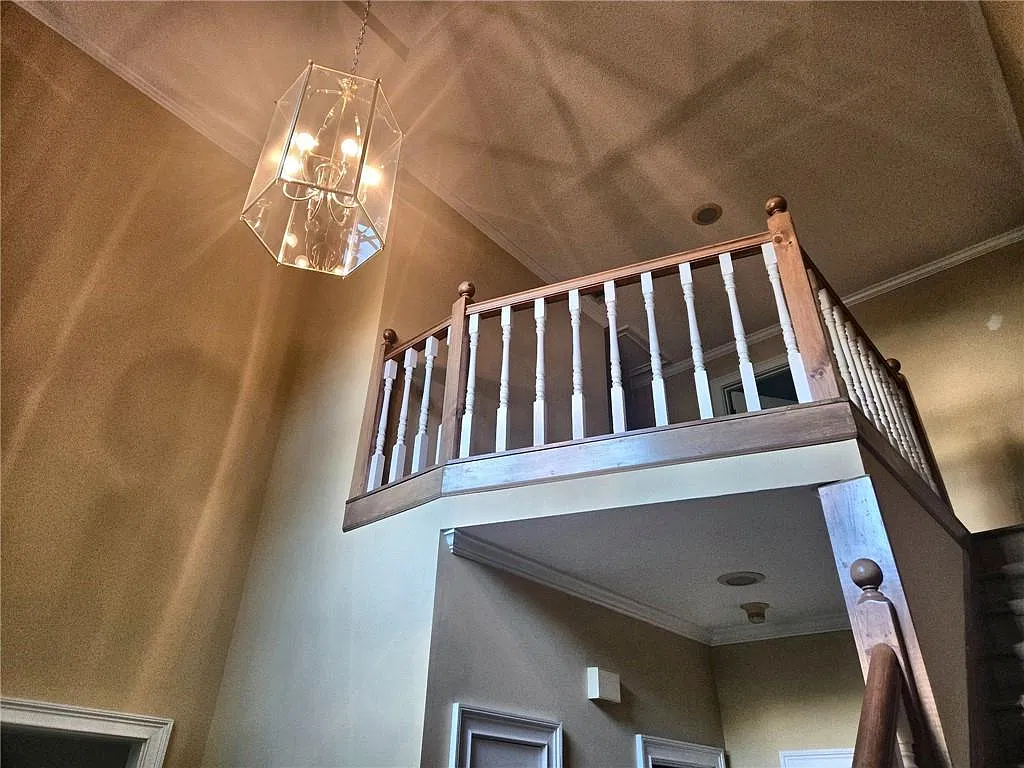 4 bed, 2.5 bath, 2826 sqft, $2,500 — Photo 4